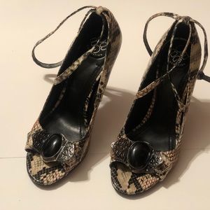 BCBG GENERATIONS HEELS 6m